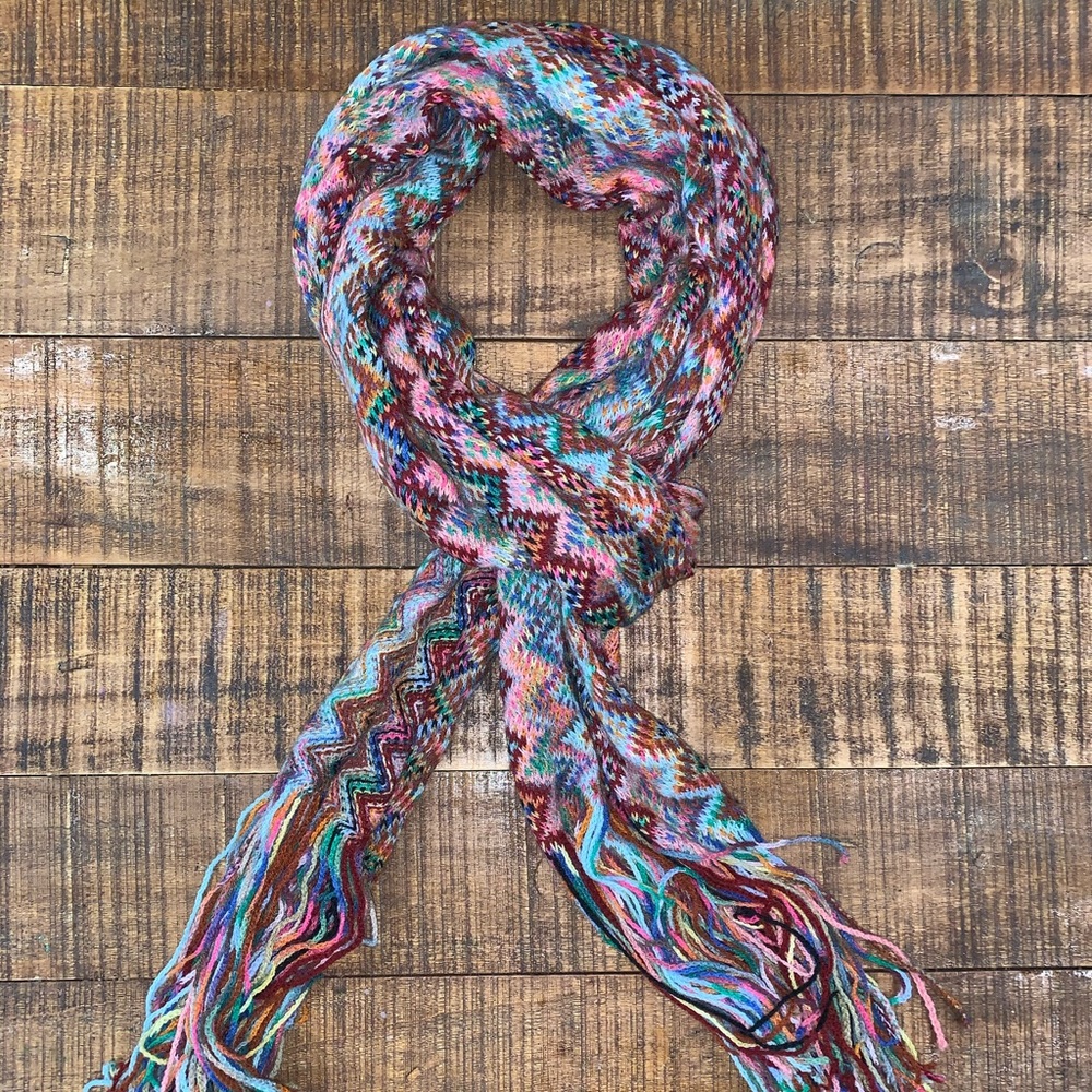 Colorful scarf with rainbow macrame pattern